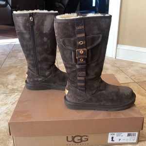 Women’s UGG Cargo boots size 7